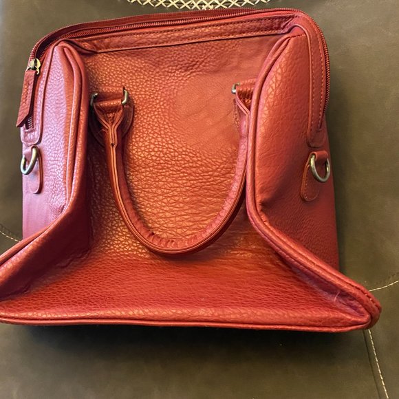 Bench vegan leather hand bag - Picture 2 of 3